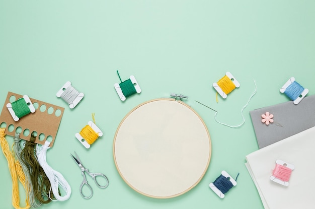 Набор для вышивки на столе